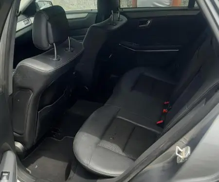 Mercedes Benz E250  4Matic - 10