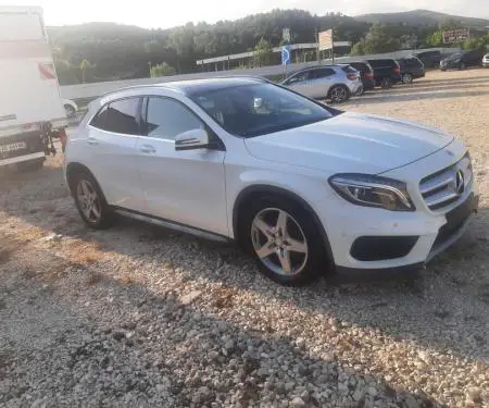 Mercedes Benz GLA200 4Matic Look AMG