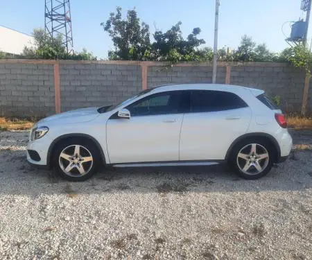 Mercedes Benz GLA200 4Matic Look AMG