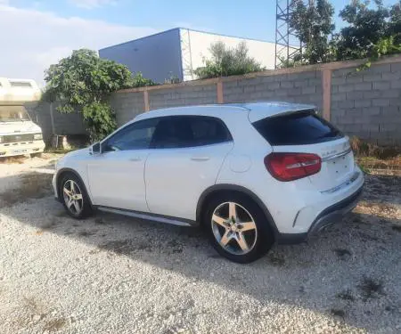 Mercedes Benz GLA200 4Matic Look AMG