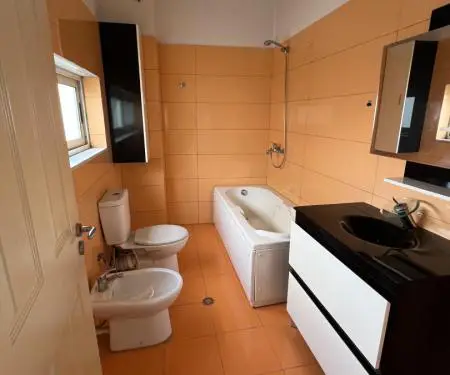Jepet me qera apartament 2+1+2