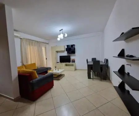 Jepet apartament 2+1 tek kodra e Diellit