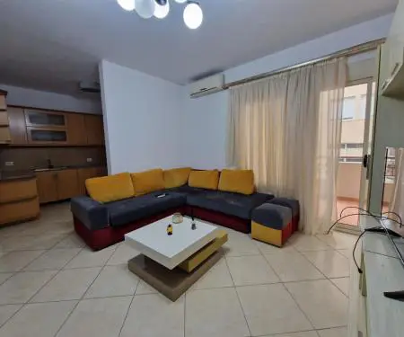 Jepet apartament 2+1 tek kodra e Diellit