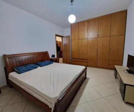 Jepet apartament 2+1 tek kodra e Diellit