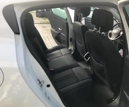 Renault Megane 1.5 dci - 8