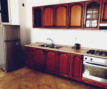 Apartment me qera 350 euro 75m2 tek astiri